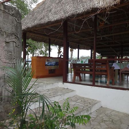 Hotel Santa Barbara Tikal Flores Buitenkant foto